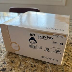 NEW Amoena Breast Form / Balance Delta 282A Size 3/4